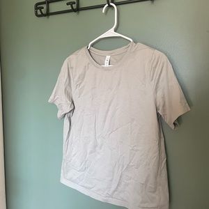 Lululemon tshirt